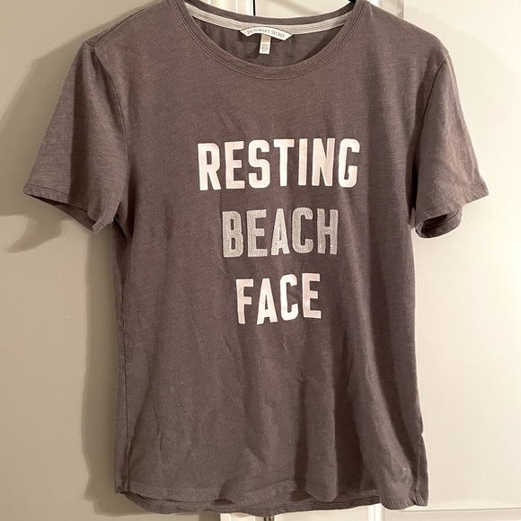 Victoriaโs Secret Resting Beach Face Tee - Picture 1 of 4